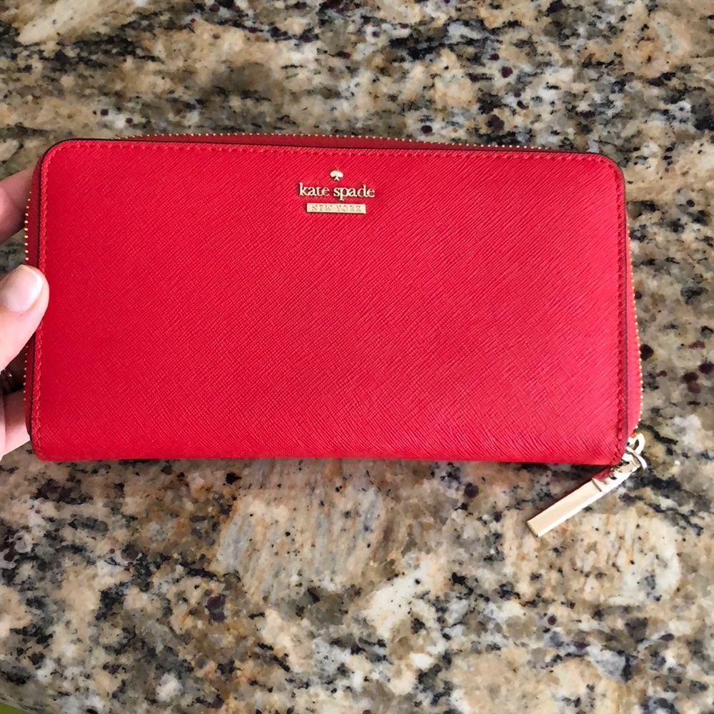 Kate Spade Wallet! Great condition, larger